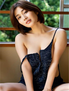 韩国毛茸茸的丰满妇女