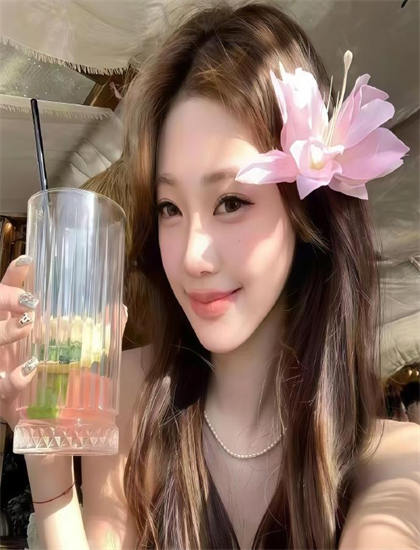 《乔丹詹森：带我一起走》导演手法解析：艺术风格与技术特点分析